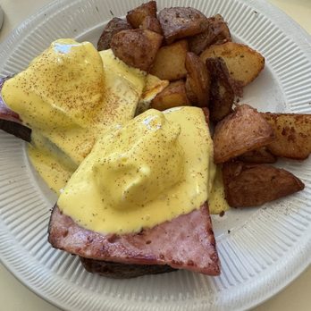 Deja Vu Breakfast Company - Eggs Benedict on sourdough - Breakfast & Brunch Near Me - Chico, California
