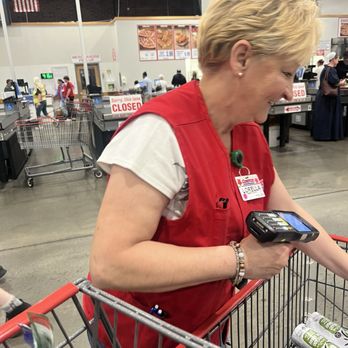 Costco - Costco employee pre-scanning items for faster checkout - Wholesale Stores Near Me - Harrisburg, Pennsylvania Costco - Costco employee pre-scanning items for faster checkout - Wholesale Stores Near Me - Harrisburg, Pennsylvania