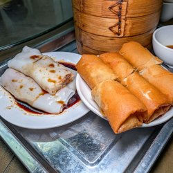 新龍城茶樓 - Egg rolls and shrimp rolls