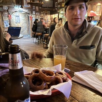 The 19th Hole - Onion rings, beer, bar area - Bars Near Me - Tres Pinos, California The 19th Hole - Onion rings, beer, bar area - Bars Near Me - Tres Pinos, California