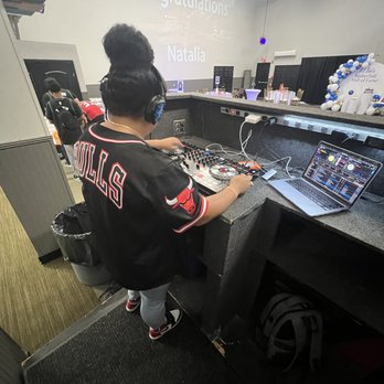 Breeze2o Entertainment - DJs Near Me Breeze2o Entertainment - DJs Near Me