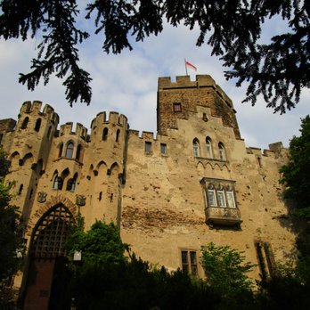 Burg Lahneck - Exterior of the castle. - Castles Near Me