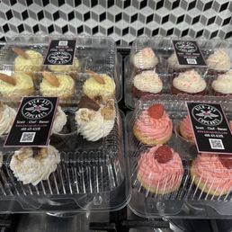 BananaNilla Cream - my favorite cause they have cream inside. Red Velvet S'mores - Fantastic presentation. Raspberry Vanilla BananaNilla Cream - my favorite cause they have cream inside. Red Velvet S'mores - Fantastic presentation. Raspberry Vanilla
