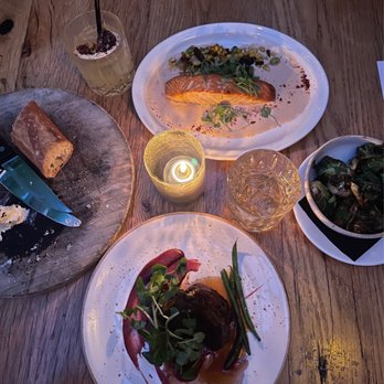 Firefly - Baguette 4/5, Filet Mignon w/beet purée 4.5/5, Brussel Sprouts 5/5, salmon 2/5 - New American Near Me - Studio City, California Firefly - Baguette 4/5, Filet Mignon w/beet purée 4.5/5, Brussel Sprouts 5/5, salmon 2/5 - New American Near Me - Studio City, California
