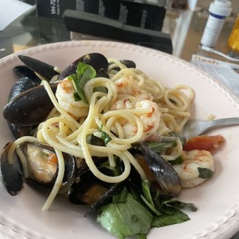 JJ Jasmine - Seafood green curry noodles - Thai Near Me - Des Moines, Iowa JJ Jasmine - Seafood green curry noodles - Thai Near Me - Des Moines, Iowa