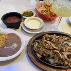 El Agave - Chicken fajitas with fixings and Texas Margarita medium