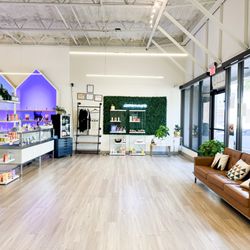 CBD Farmhouse - Visit our storefront in Dallas and check out our large selection of hemp and natural products. Gummies, flowers, vapes, pet products!