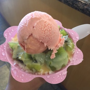 Juicy Box - My small shaved ice with kiwi, condensed milk and strawberry ice cream. - Taiwanese Near Me - Houston, Texas Juicy Box - My small shaved ice with kiwi, condensed milk and strawberry ice cream. - Taiwanese Near Me - Houston, Texas
