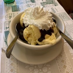 Doyle's Pub & Restaurant - Brownie sundae