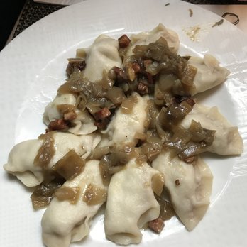 Pierogarnia Mandu - Beef, pork, carrot with sauteed onion and bacon over. - Pierogis Near Me - Gdańsk, PM Pierogarnia Mandu - Beef, pork, carrot with sauteed onion and bacon over. - Pierogis Near Me - Gdańsk, PM