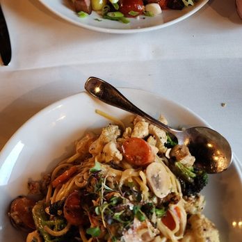 Toscanos - Top - father's Mac n cheese; bottom - linguini with added veggies - Italian Near Me - Puyallup, Washington Toscanos - Top - father's Mac n cheese; bottom - linguini with added veggies - Italian Near Me - Puyallup, Washington