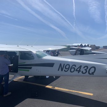 Leading Edge Aviation - Cessna 172 - Flight Instruction Near Me - Bend, Oregon Leading Edge Aviation - Cessna 172 - Flight Instruction Near Me - Bend, Oregon