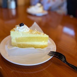 Limoncello Cake