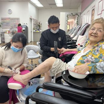 Tracy's Nail Spa - Nail Salons Near Me - El Monte, California