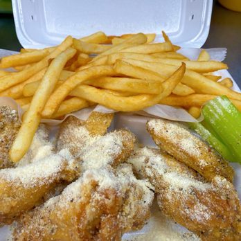 Wing Huddle - 10 Wings Combo - Chicken Wings Near Me - Philadelphia, Pennsylvania Wing Huddle - 10 Wings Combo - Chicken Wings Near Me - Philadelphia, Pennsylvania