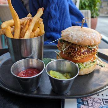 Hideout - Ahi sandwich - Bars Near Me - Honolulu, Hawaii