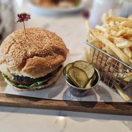 Hamburger with fries Hamburger with fries