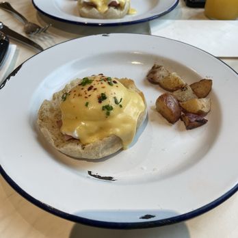Bob's Well Bread Bakery - Eggs Benedict split - Bakeries Near Me - Ballard, California