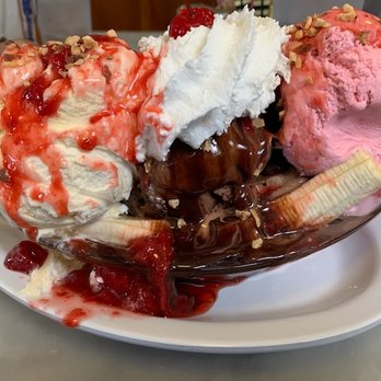 Fenton's Creamery - Different view of the Junior Banana Split - Ice Cream & Frozen Yogurt Near Me - Vacaville, California