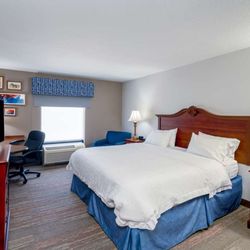 Hampton Inn London-North - Guest room bath
