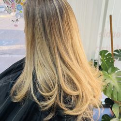 Julia’s Cuts - Hair color