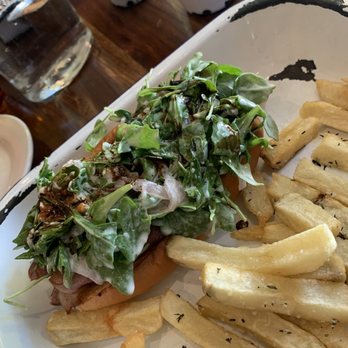 SENATE - Lindsey Lohan and Truffle Fries - Gastropubs Near Me - Blue Ash, Ohio