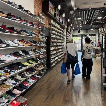 Blue Tile Lounge - beautiful new location for 2025 in Queen west - Skate Shops Near Me - Toronto, Ontario Blue Tile Lounge - beautiful new location for 2025 in Queen west - Skate Shops Near Me - Toronto, Ontario