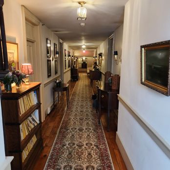 Sherwood Inn - the hallway leading to the rooms - American Near Me - Skaneateles, New York