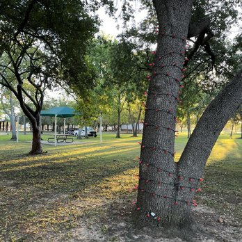 Texas Avenue Park - Crew putting up Christmas lights - Parks Near Me - Webster, Texas Texas Avenue Park - Crew putting up Christmas lights - Parks Near Me - Webster, Texas