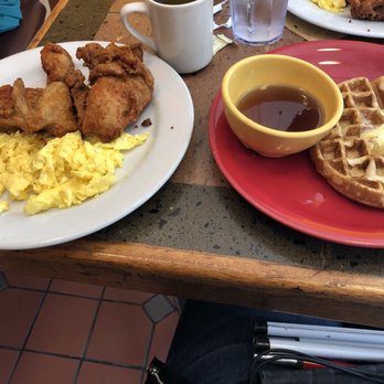 Momo's Cafe - Chicken and waffles enough to be shared between two people. Mani was so full!!! - American Near Me - Vallejo, California