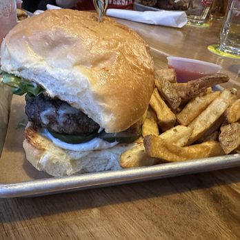 Ithaca Beer Company - taproom burger - Burgers Near Me - Ithaca, New York