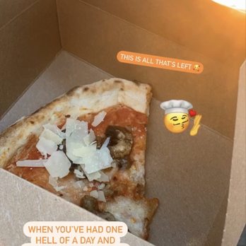 Del Lusso - Mushroom and sausage pizza - Pizza Near Me - Carlsbad, California Del Lusso - Mushroom and sausage pizza - Pizza Near Me - Carlsbad, California