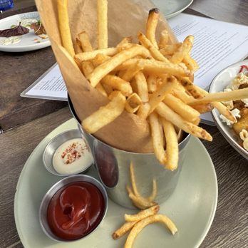 Vista - French fries - Bars Near Me - Hermosa Beach, California
