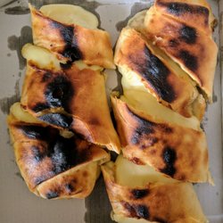 Hudson's Pizza - Garlic Cheese Dough. A bit too scorched and cheesy for my liking.
