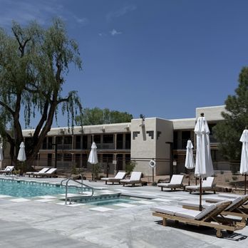 Hotel Willa - Rooms and pool - Hotels Near Me - Taos, New Mexico