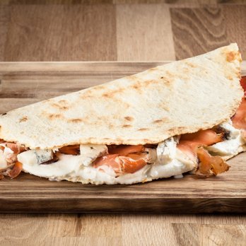 Piadineria 14.07 - Piadina Speck : speck de Vénétie, gorgonzola et mozzarella fior di latte - Italian Near Me - Paris, 75 Piadineria 14.07 - Piadina Speck : speck de Vénétie, gorgonzola et mozzarella fior di latte - Italian Near Me - Paris, 75