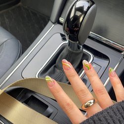 La Boheme Nail Salon - Nails green and pink design