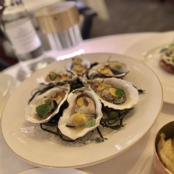 Savoy Grill - Northumberland Lindisfarne Rock Oysters - French Near Me - London, XGL Savoy Grill - Northumberland Lindisfarne Rock Oysters - French Near Me - London, XGL