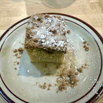 Mo's Egg House - Complimentary coffee cake - Breakfast & Brunch Near Me - Redmond, Oregon