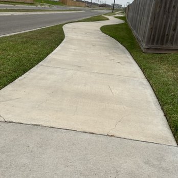 Magaña Lawn Services - a sidewalk with grass and a fence - Lawn Services Near Me Magaña Lawn Services - a sidewalk with grass and a fence - Lawn Services Near Me