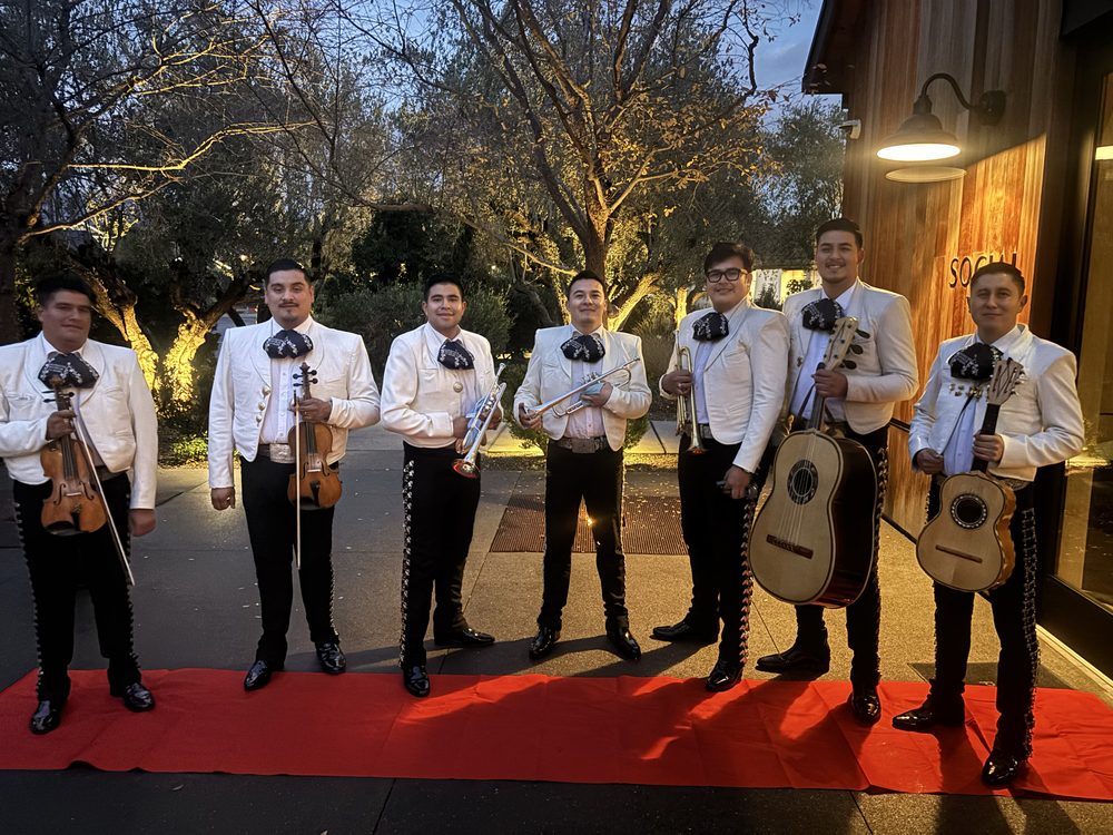 Mariachi Reyes de la Bahía