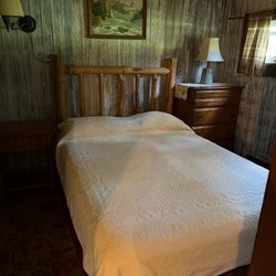 Countryside Cottages - First bedroom in Woodbrook
