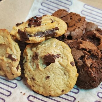 Insomnia Cookies - The system was down so they forced us to place orders online... but they give you a 6 mini cookies free with every online order!! - Desserts Near Me - Dallas, Texas Insomnia Cookies - The system was down so they forced us to place orders online... but they give you a 6 mini cookies free with every online order!! - Desserts Near Me - Dallas, Texas