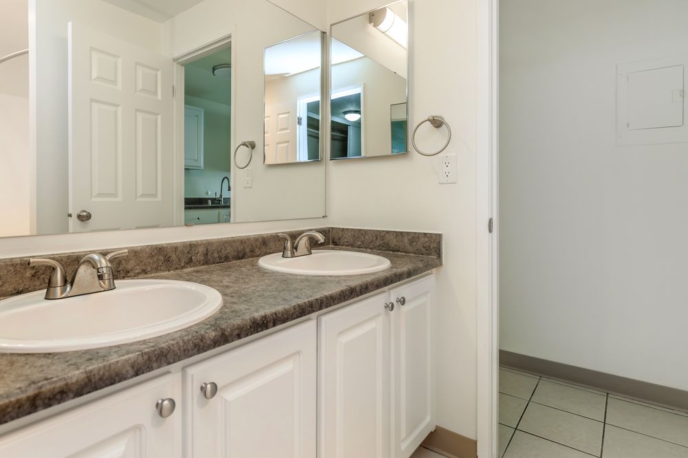 FOSTER CREEK APARTMENTS 12 Photos & 18 Reviews 15110 MacAdam Rd S