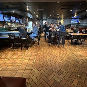 Chili's - Inside the Bar Dinning Space - American Near Me - San Bruno, California