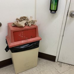 7-Eleven - Nasty trash bin