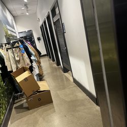 Columbia Factory Store - Fitting rooms