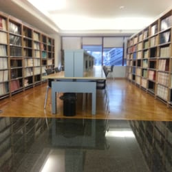 Biblioteca dell'Area Biomedica - Voglia di studiare, saltami addosso! H 8.15...tutto deserto..ancora per poco!