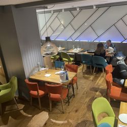 Restaurante Ubarretxena - Lower level dining room