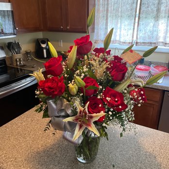 Matrazzo Florist - Beautiful Flowers - Nurseries & Gardening Near Me - Mechanicville, New York